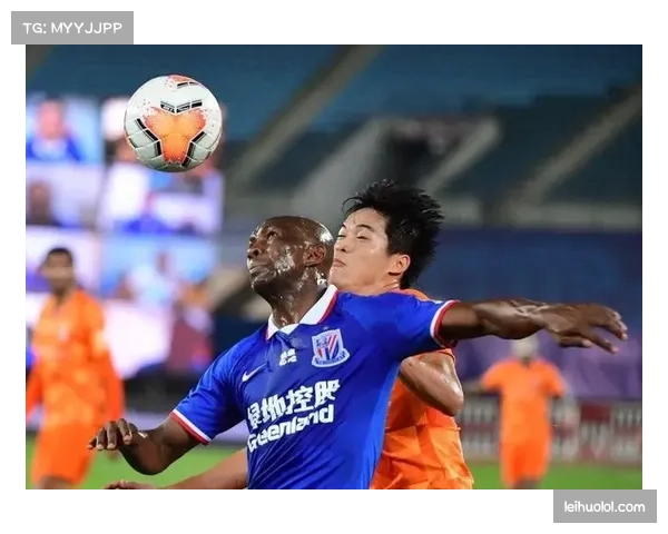 黄宝莹禁区内手球逃点 年轻后卫承受大赛压力